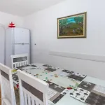 Lägenhet Three-bedroom With Sea View 06