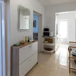 Lägenhet Three-bedroom With Sea View 06