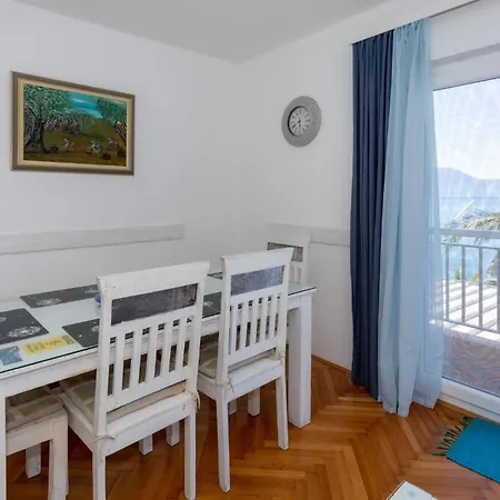 Three-bedroom With Sea View 06 Lejlighed Blace