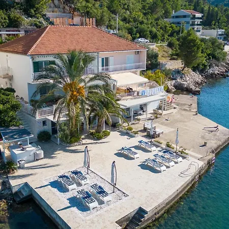 Three-bedroom With Sea View 06 *