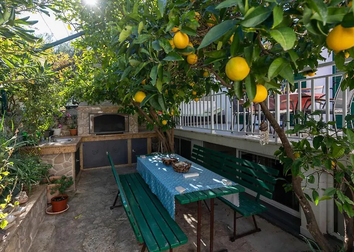 Apartament Three-bedroom With Sea View 06