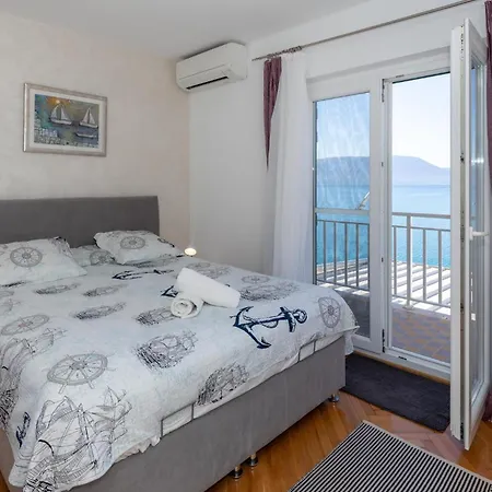 Three-Bedroom Apartment Blace With Sea View 06 Apartment *