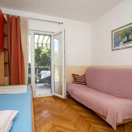 Apartment Three-Bedroom Apartment Blace With Sea View 06 Blace