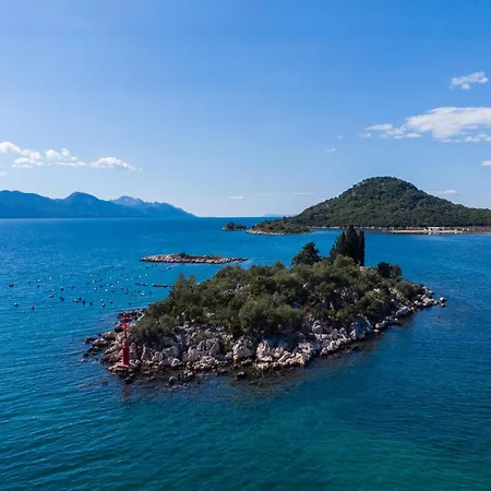 Three-Bedroom Apartment Blace With Sea View 06 *