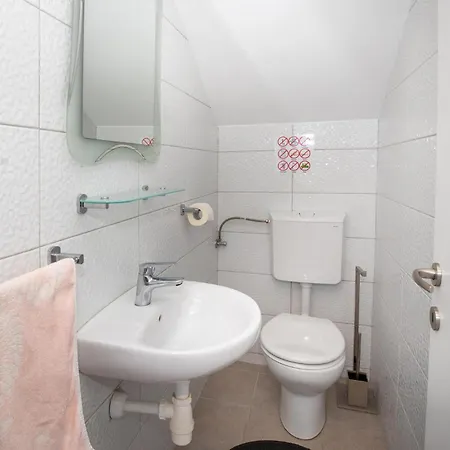 Three-bedroom With Sea View 06 Апартаменты