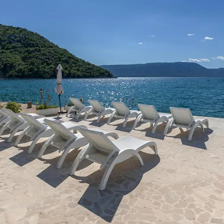 Three-Bedroom Apartment Blace With Sea View 06 Blace