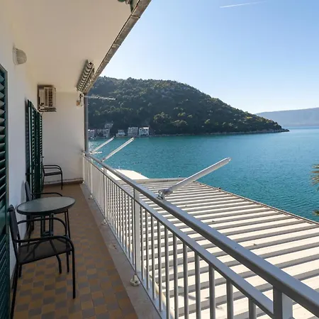 Three-Bedroom Apartment Blace With Sea View 06