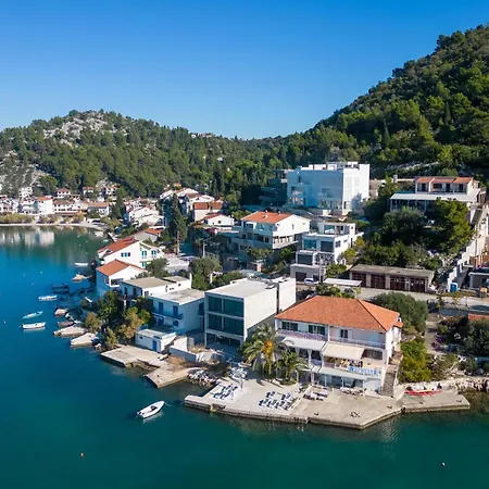 Three-Bedroom Apartment Blace With Sea View 06 Apartment *