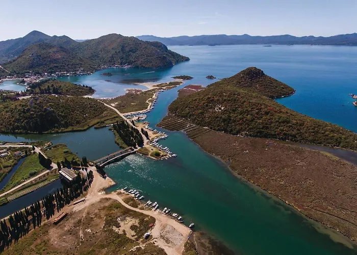 Three-bedroom With Sea View 06 דירה בלאצ'ה