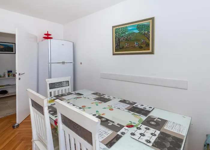 דירה Three-bedroom With Sea View 06