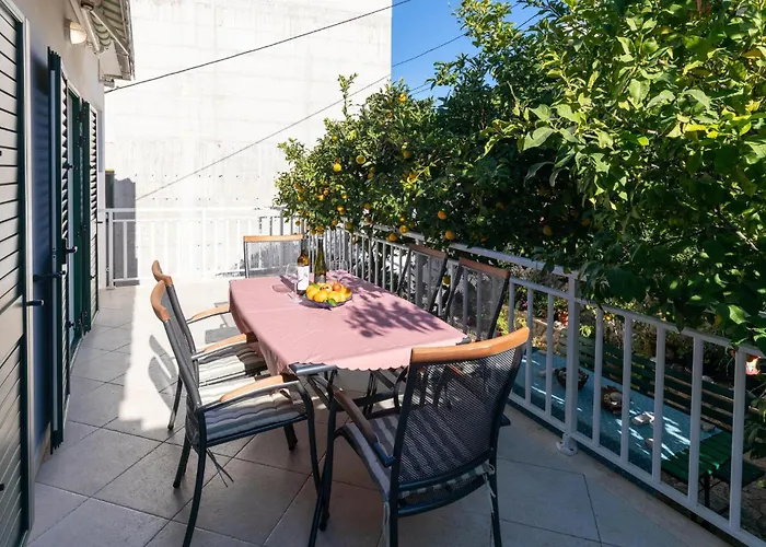 דירה Three-bedroom With Sea View 06 *