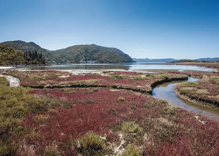 דירה Three-bedroom With Sea View 06 *