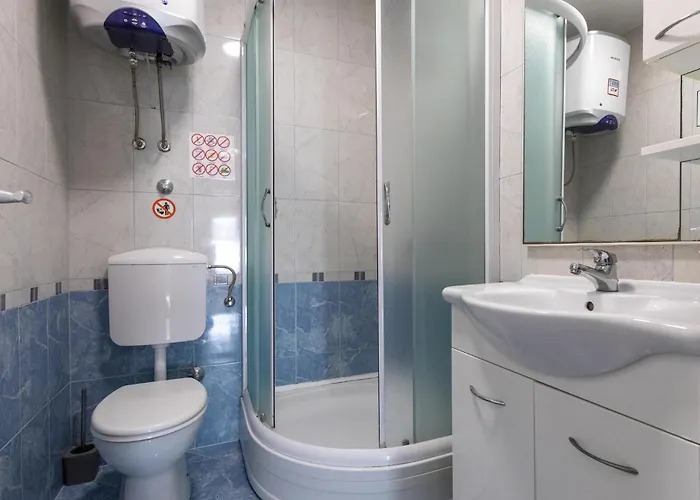 Three-bedroom With Sea View 06 דירה בלאצ'ה