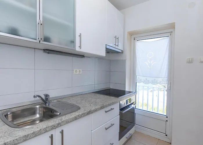 Three-bedroom With Sea View 06 *