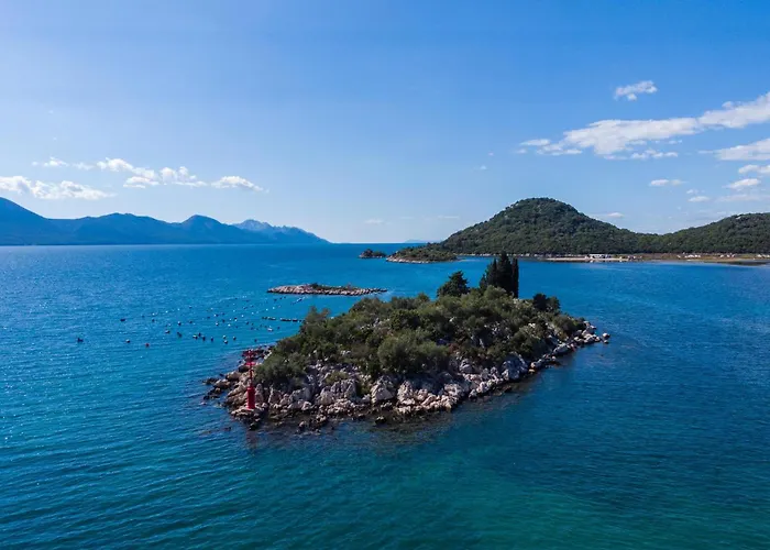 Three-bedroom With Sea View 06 *