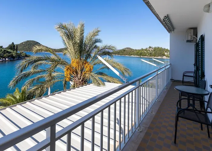 Three-bedroom With Sea View 06