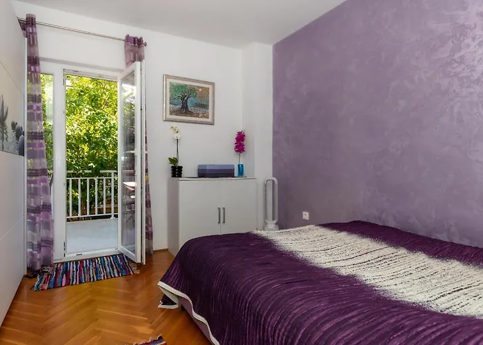 Three-bedroom With Sea View 06 דירה בלאצ'ה