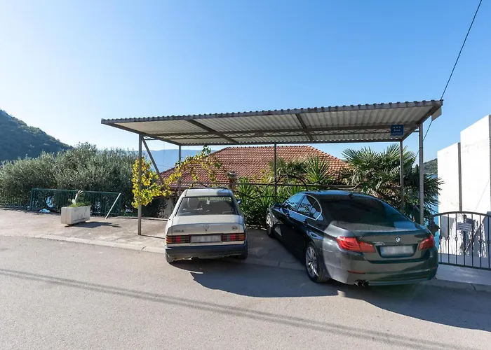 Three-bedroom With Sea View 06 *