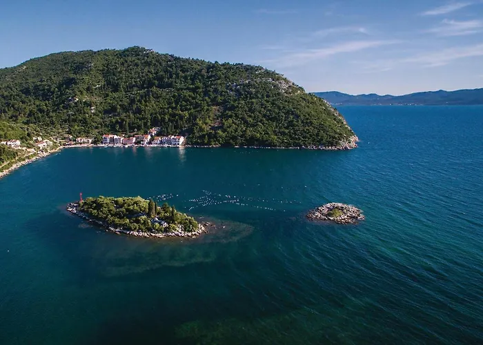 Three-bedroom With Sea View 06 *