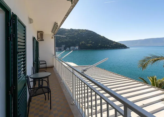 Three-bedroom With Sea View 06