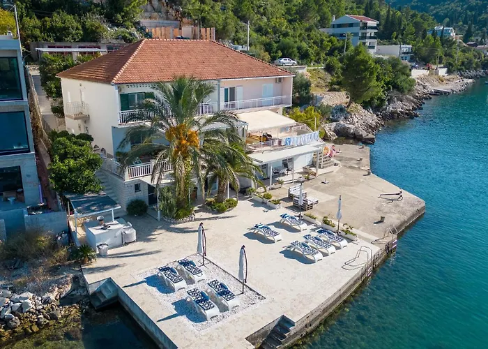 Three-bedroom With Sea View 06 *